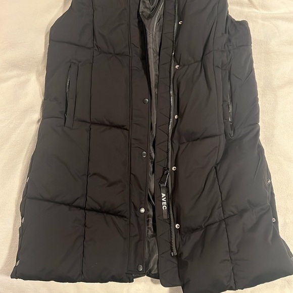 Stay Warm and Stylish with AVEC Les Filles vest with hoodie XL, Black - Picture 3 of 8